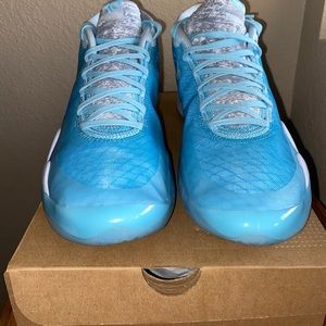 KD 12 ‘Blue Gaze’